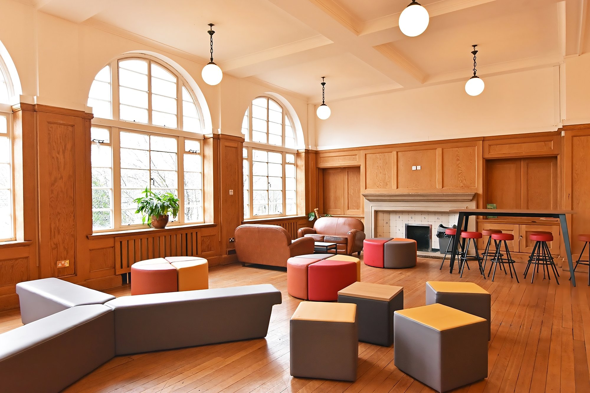 Cedars_Hall_Common_Room_(5)_(1)--GzMNlMU--transformed-1