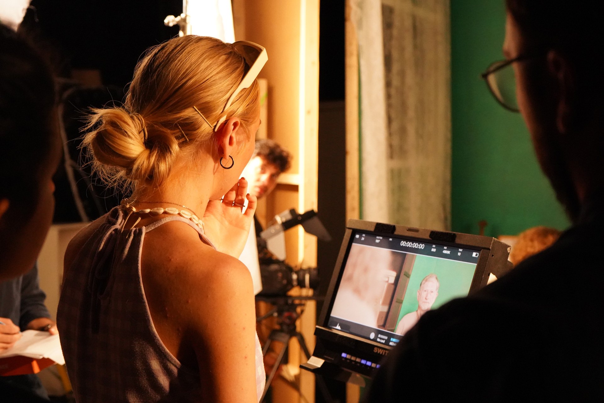 GIrl-with-camera GIrl-with-camera